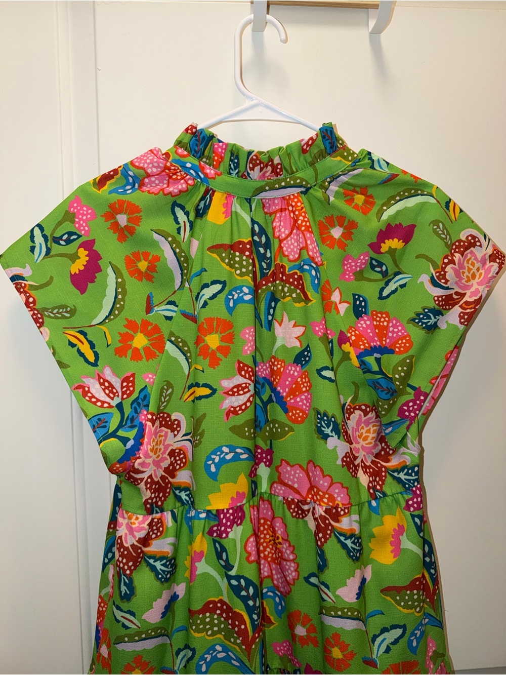 CROSBY by Mollie Burch Lime Green Floral V-Neck Midi Dress - Picture 3 of 5